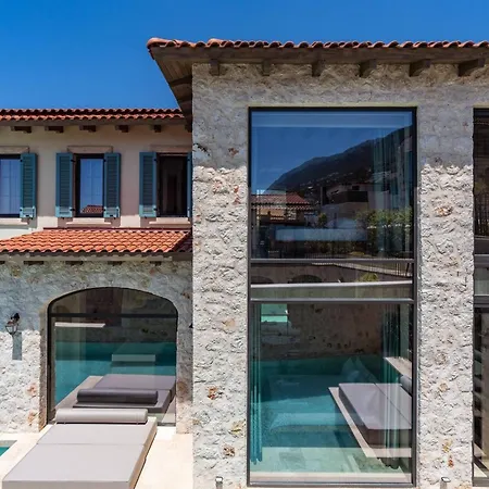 A Lyric Retreat Of Romance, Erato Kaş