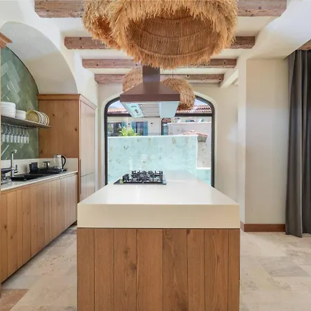 A Lyric Retreat Of Romance, Erato *