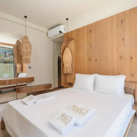 A Lyric Retreat Of Romance, Erato * Kaş