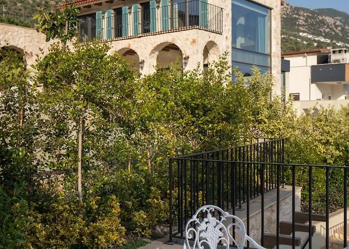 A Lyric Retreat Of Romance, Erato *