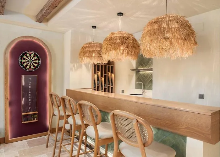 A Lyric Retreat Of Romance, Erato * Kaş