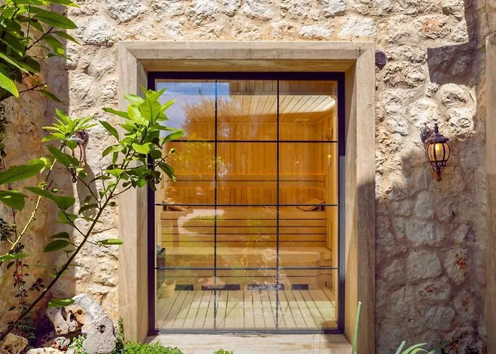 A Lyric Retreat Of Romance, Erato Willa Kaş